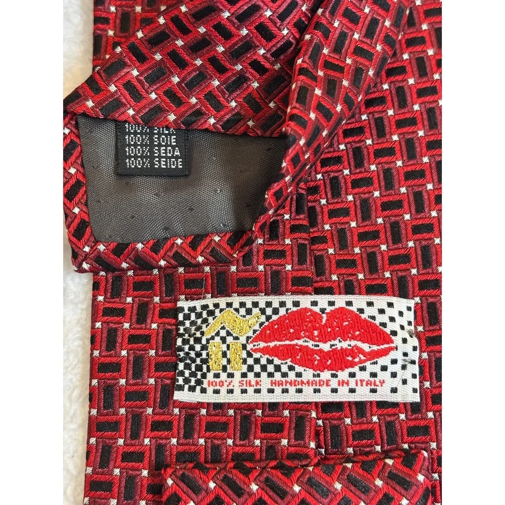 Handmade in Italy 100% Silk Red Geometric Basketweave Necktie Mens‎ Tie Lip Logo